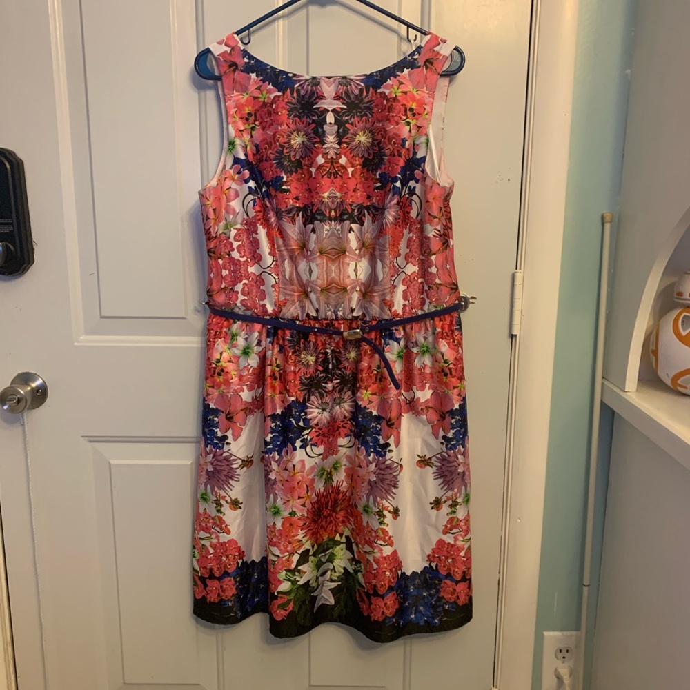 Liz Claiborne Women’s Size 14 Knee Length Belted Dress With Pockets